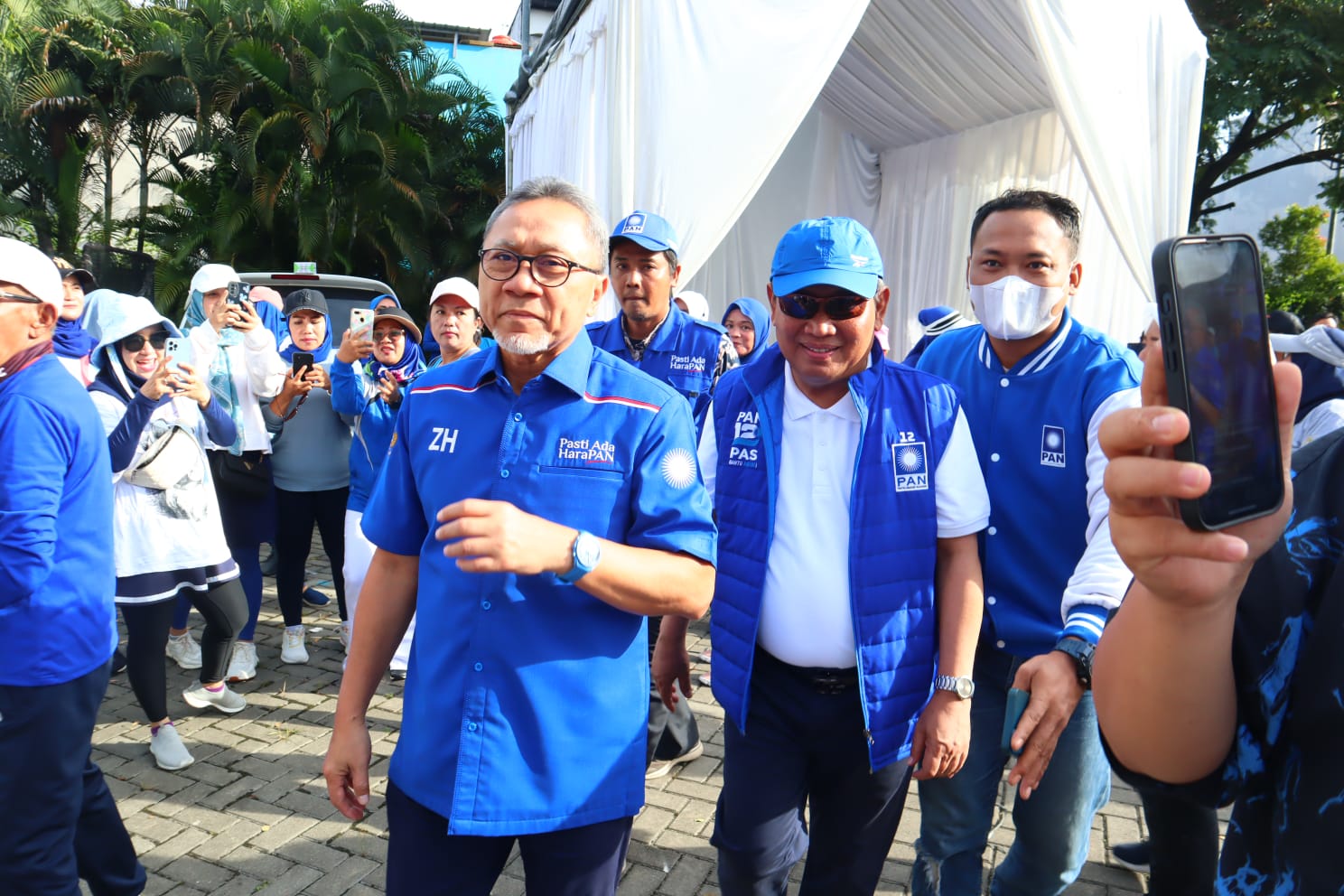 Muhammad Rizal saat mendampingi ketum PAN Zulkifli Hasan menyapa masyarakat Tangerang.