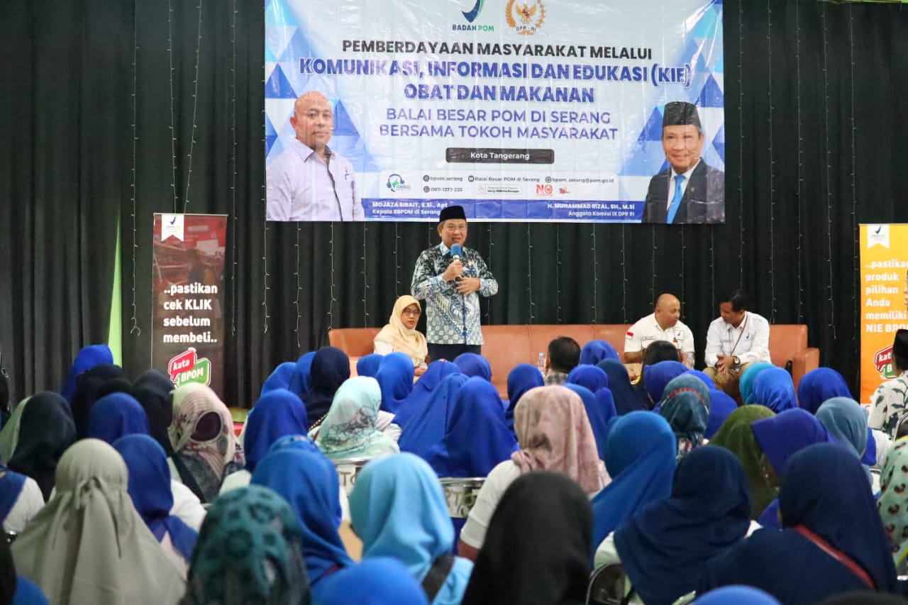 Dewan Muhammad Rizal saat memaparkan materi sosialisasi BPOM.