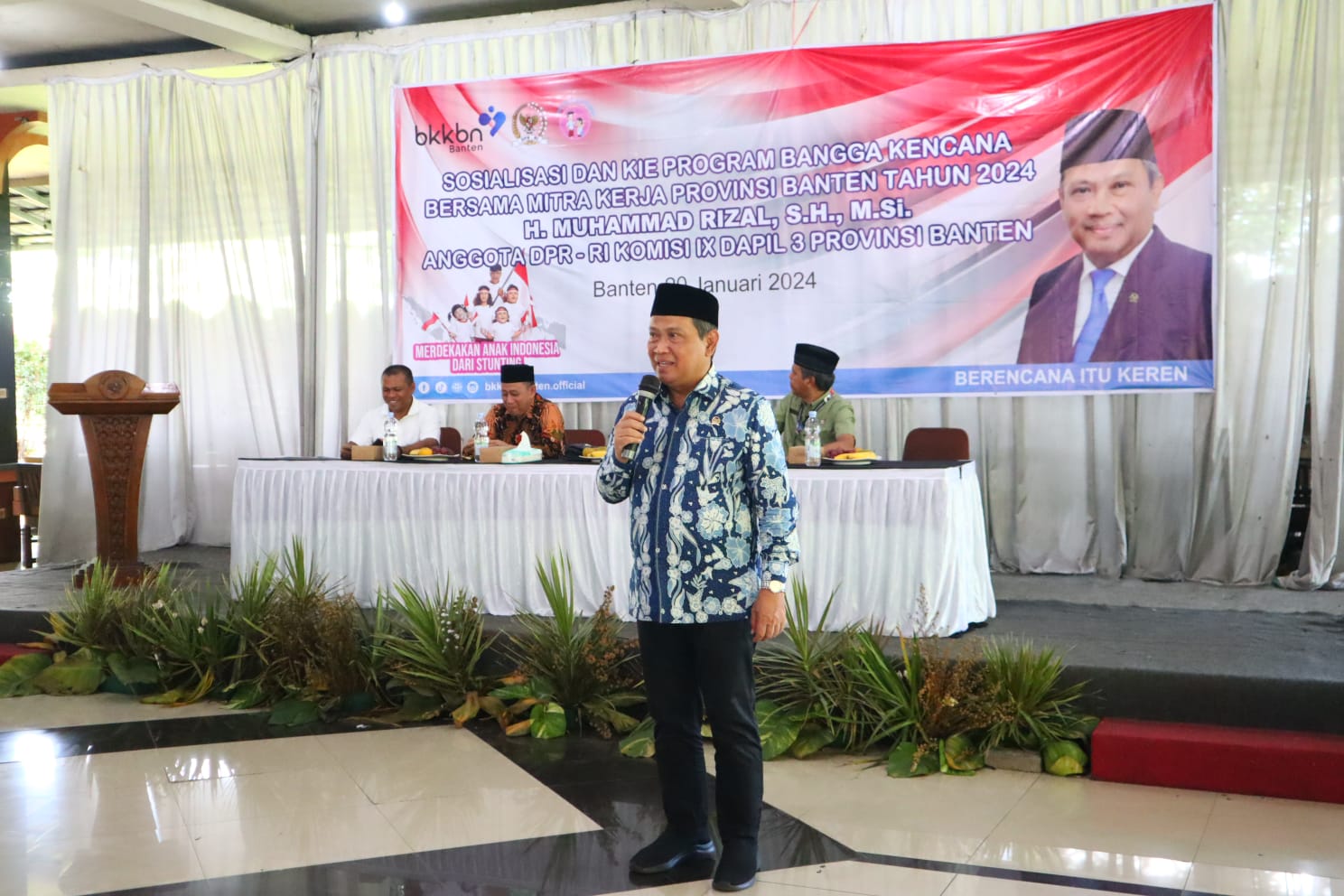 Muhammad Rizal DPR RI saat memaparkan materi sosialisasi program BKKBN.