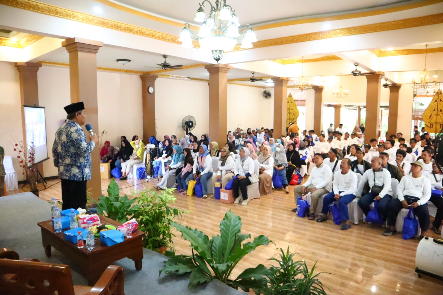 Muhammad Rizal Komisi IX DPR RI Bareng BKKBN Banten Sosialisasi Penurunan Stunting Bersama Masyarakat Legok