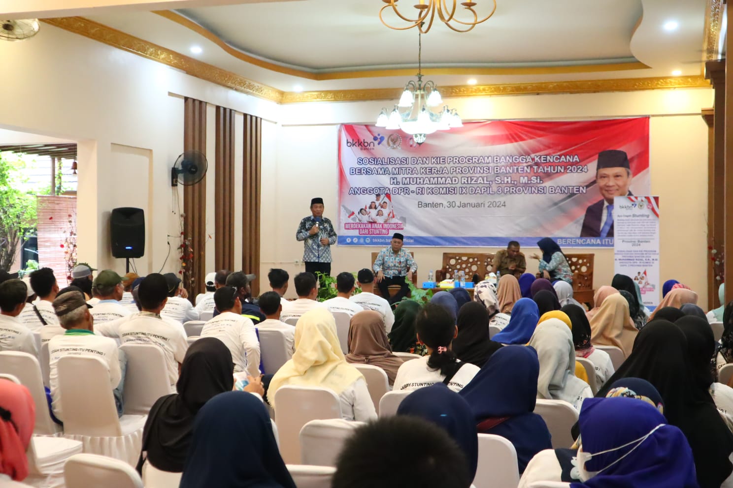 Muhammad Rizal DPR RI saat memaparkan materi sosialisasi pencegahan stunting.