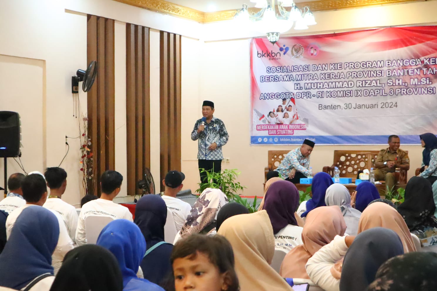 Muhammad Rizal DPR RI saat memaparkan materi sosialisasi pencegahan stunting.