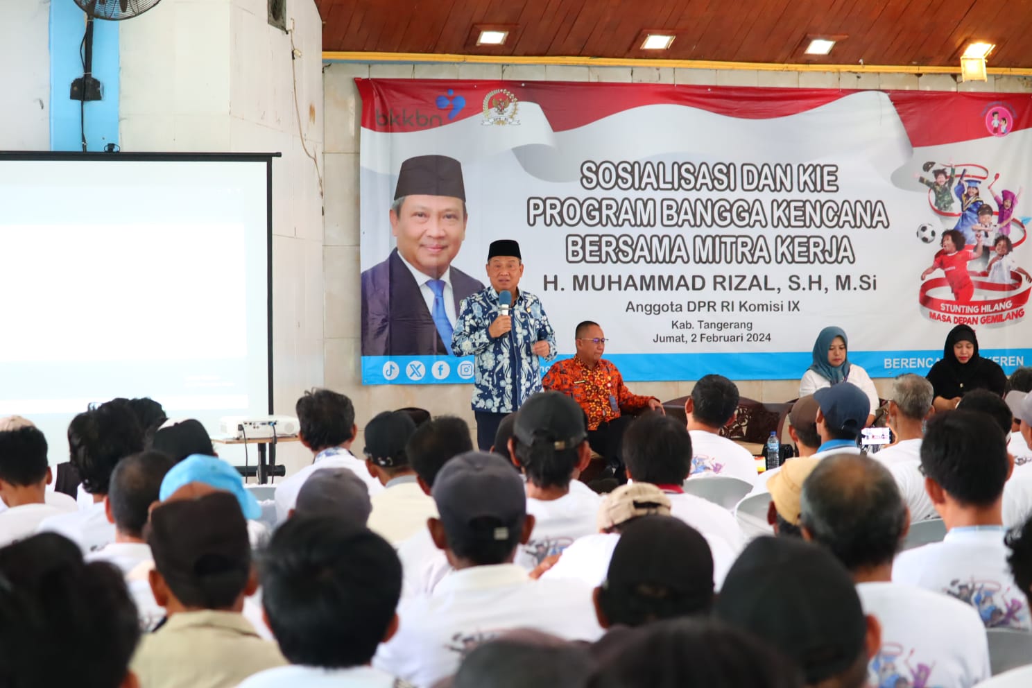 Muhammad Rizal DPR saat memaparkan materi sosialisasi pencegahan stunting.