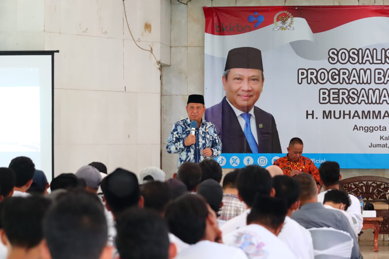 Muhammad Rizal saat memaparkan materi sosialisasi pencegahan stunting.