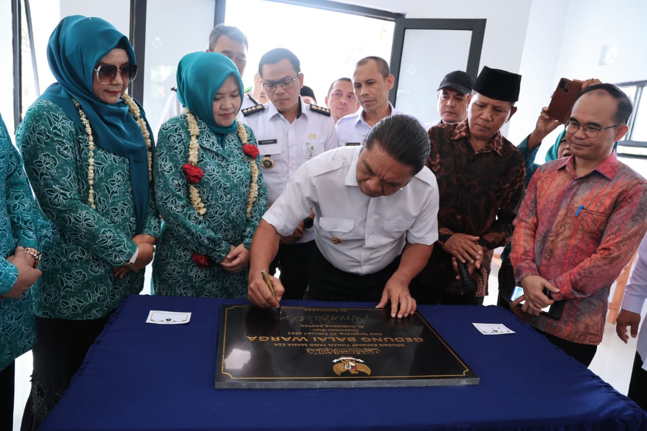 Pj Al Muktabar meresmikan Balai Warga di Pondok Bahar Karang Tengah.