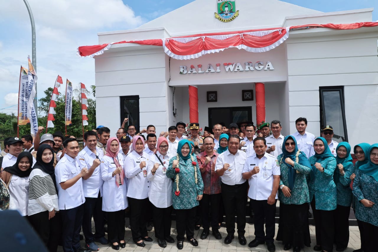 Pj Al Muktabar meresmikan Balai Warga di Pondok Bahar Karang Tengah.