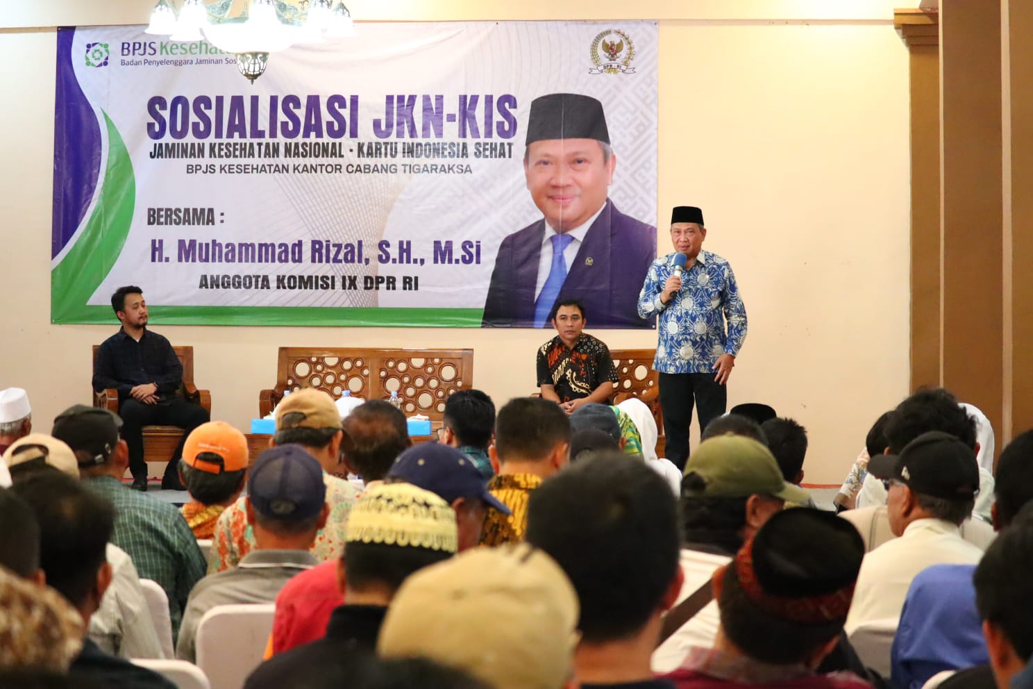 Muhammad Rizal DPR saat menyampaikan materi sosialisasi BPJS kesehatan.