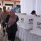 Bupati Irna saat monitoring tempat pemungutan suara.