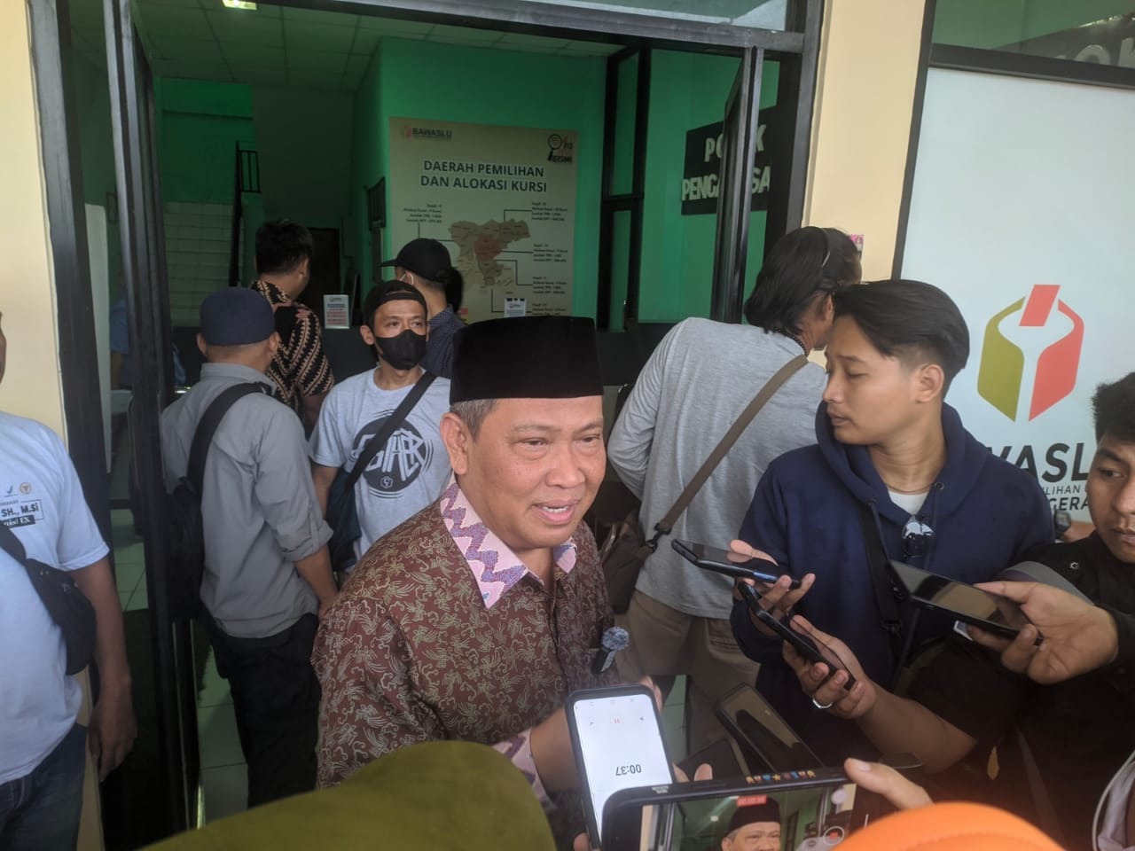 Muhammad Rizal Caleg PAN DPR RI saat diwawancarai awak media.