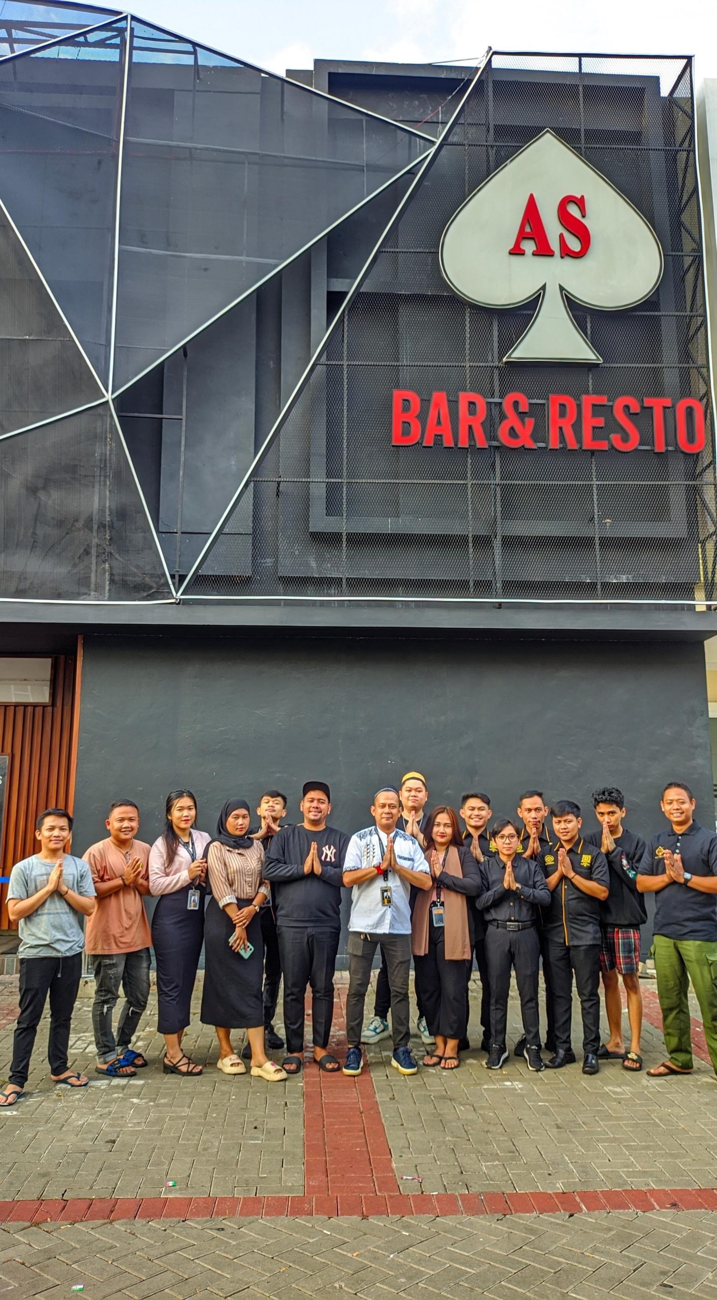 Management As Bar dan Resto Gading Serpong.