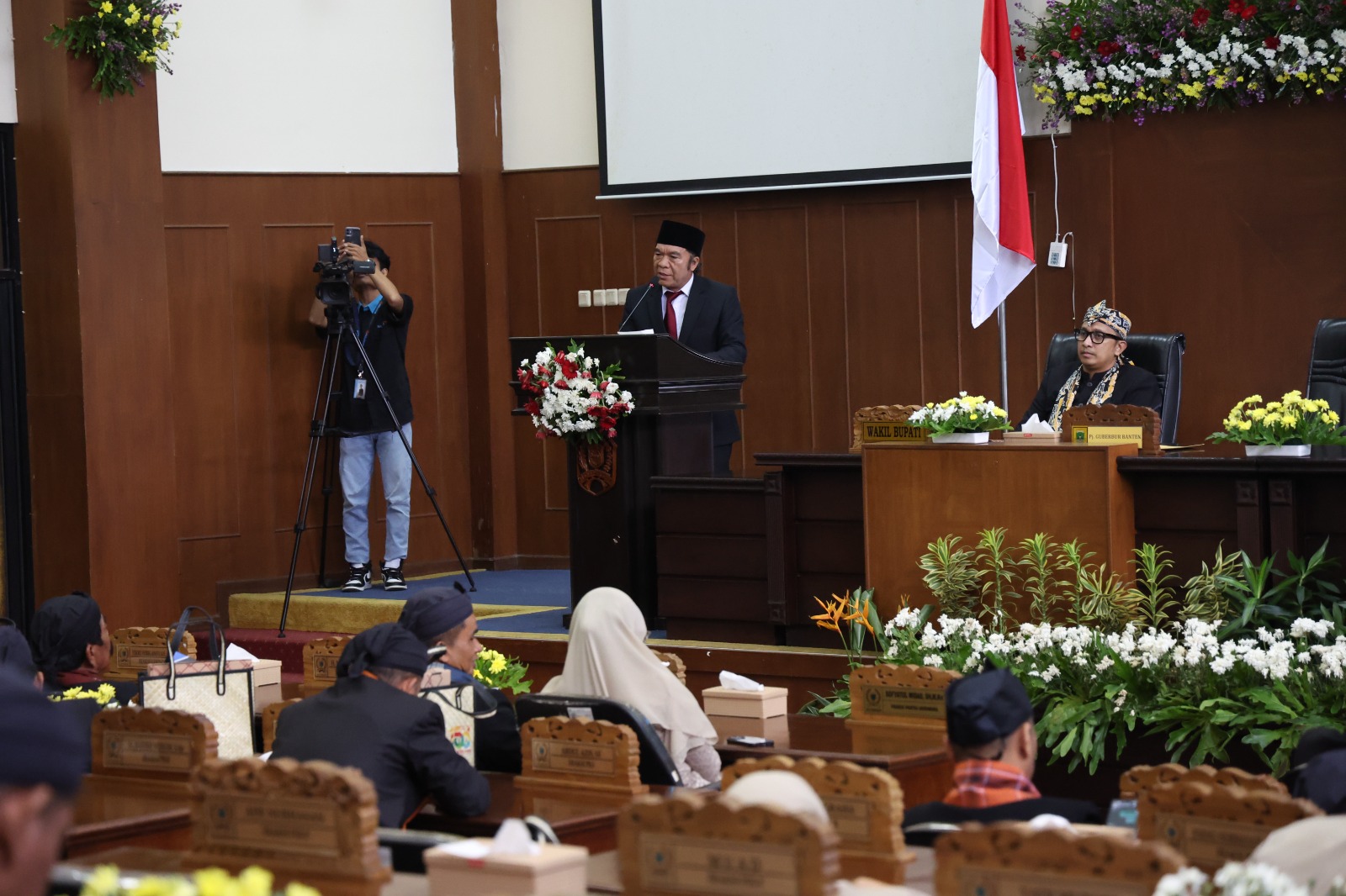 Pj Al Muktabar saat menyampaikan sambutannya di Paripurna HUT Kabupaten Pandeglang.