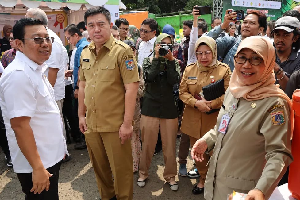 Pj Sekda Virgojanti bersama rombongannya di Apel Siaga Pengamanan Pasokan dan Harga Pangan Jelang Idul Fitri 2024 yang dilaksanakan di Komplek Gedung Bulog, Kelapa Gading, Jakarta Utara.