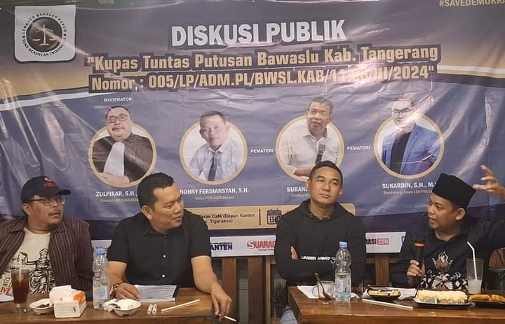 Narasumber Zulfikar, Donny Ferdiansyah Ketua Persadin Banten, Subandi Musbah direktur Visi Nusantara, dan Sukardin Bendahara Umum LBH Prasasti.