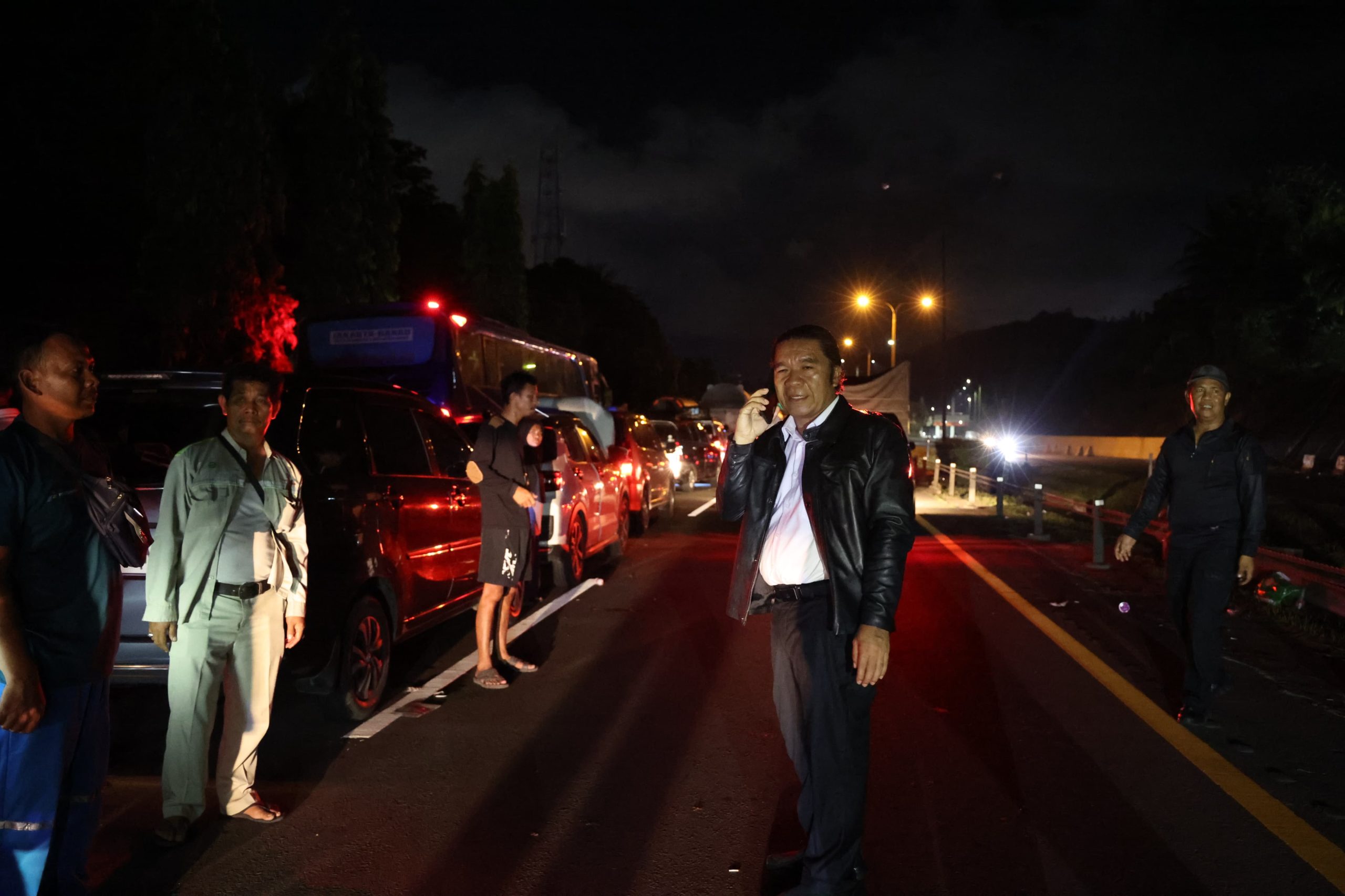 Pj Al Muktabar saat memantau lalulintas di Tol Tangerang Merak.