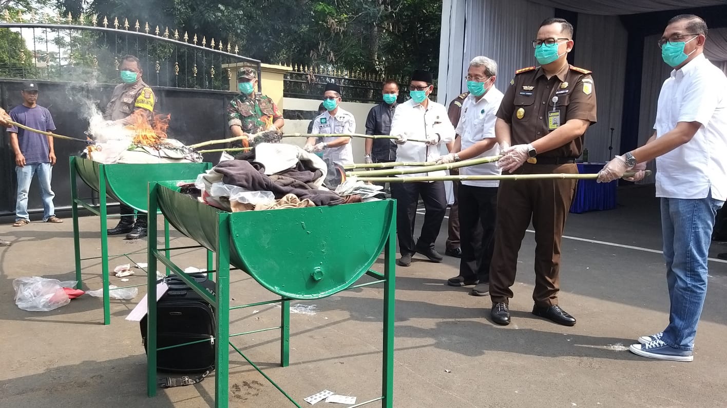 Pemusnahan barang bukti Narkoba, Uang Palsu, dan Obat Terlarang.