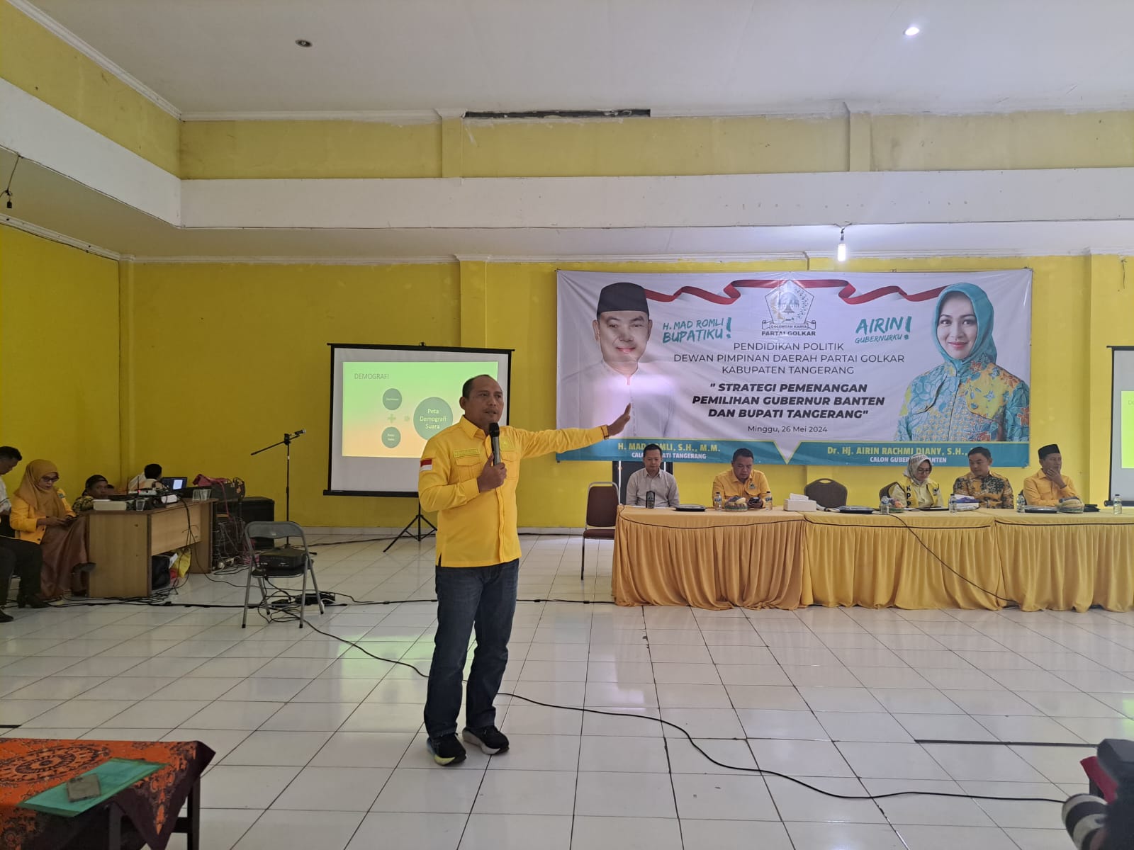 Bahrul Ulum saat memberikan semangat kader Golkar Kabupaten Tangerang.