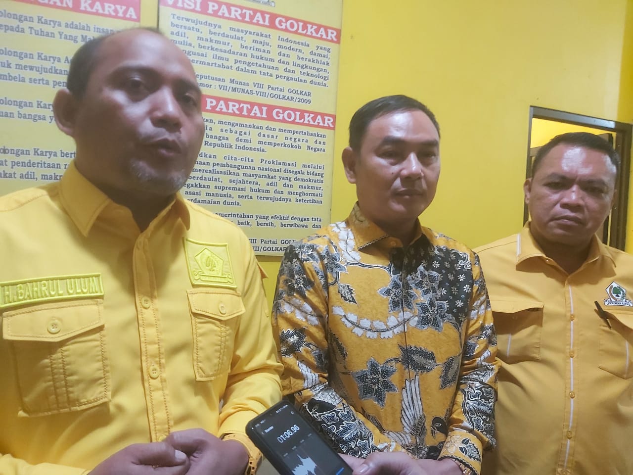 Sekjen Golkar Banten Bahrul Ulum, Ketua Mad Romli dan Sekjen Muhamad Amud.