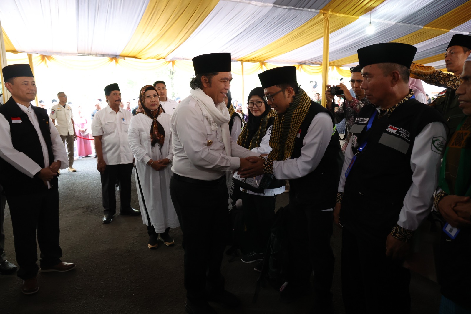 Lepas Calhaj Asal Kabupaten Serang, Pj Al Muktabar Sebut Jemaah Haji Asal Banten ke 4 Terbesar di Indonesia