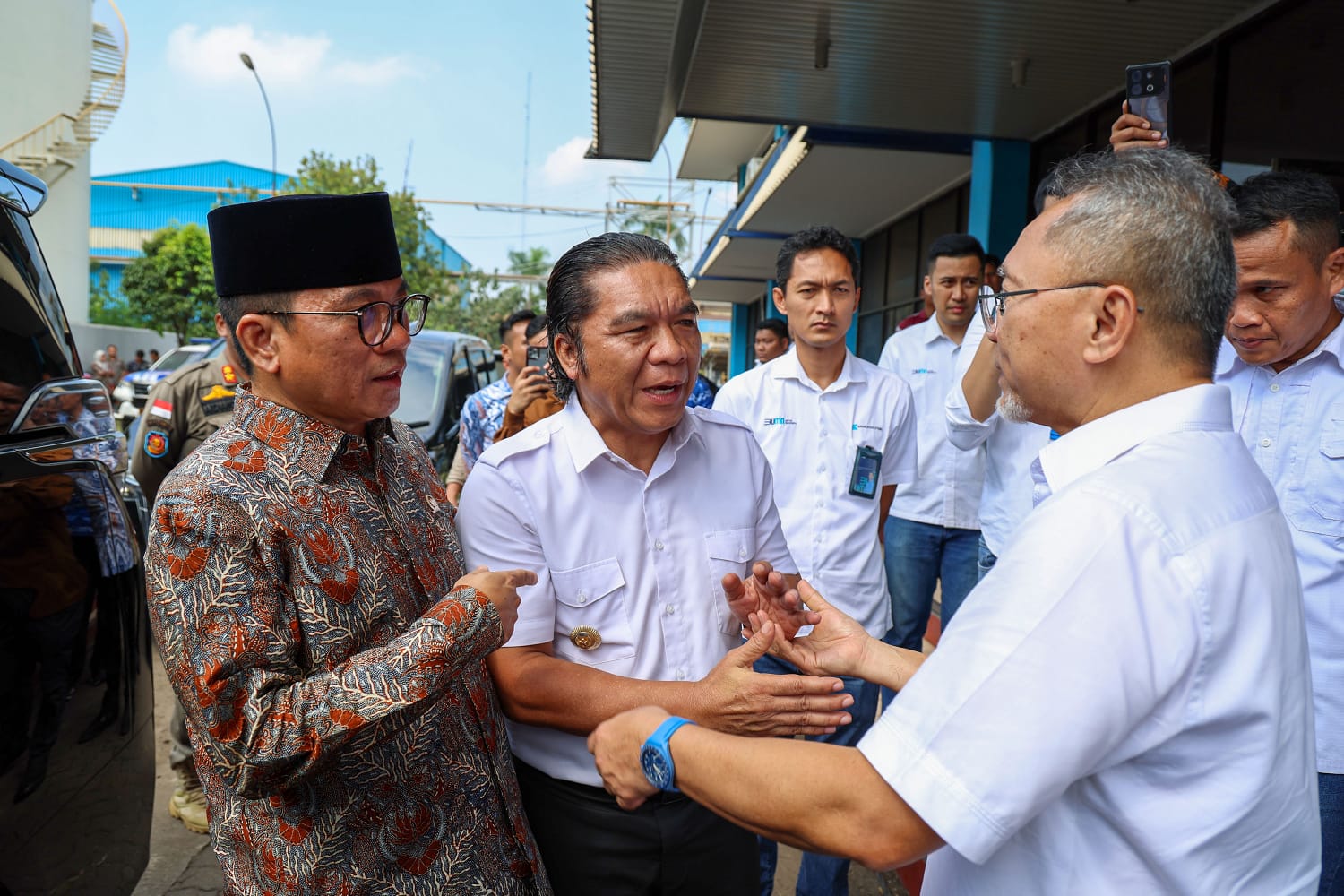 Mendag Zulkifli Hasan, bersama Pj Al Muktabar, Yandri Susanto, dan rombongannya.