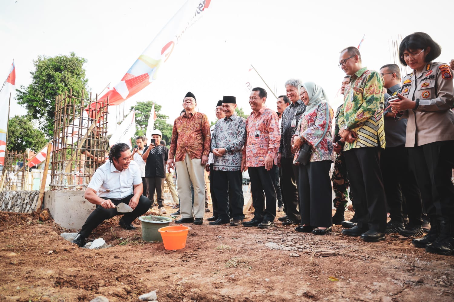 Pj Al Muktabar Bersama Para Tokoh Lakukan Groundbreaking Pembangunan Gedung Bank Banten di Serang