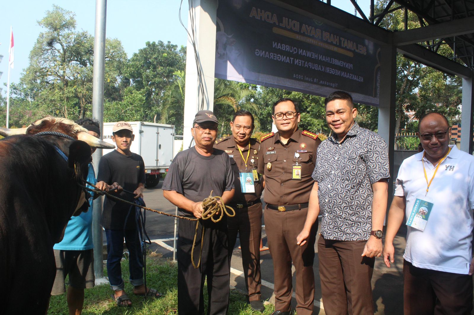 Kejaksaan Negeri Kabupaten Tangerang Sembelih 5 Ekor Sapi Kurban