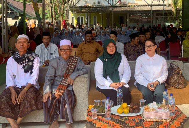 Hadiri Wisuda Ponpes Alfalah Salimah, Intan Nurul Hikmah Paparkan Pentingnya Peran Pondok Pesantren untuk Generasi Penerus Bangsa