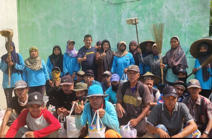 Intan Nurul Hikmah saat foto bersama para pesapon.