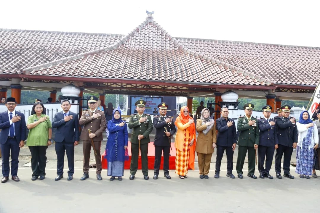 Peringatan HUT Bhayangkara ke-78 tahun di Alun - alun Pandeglang.