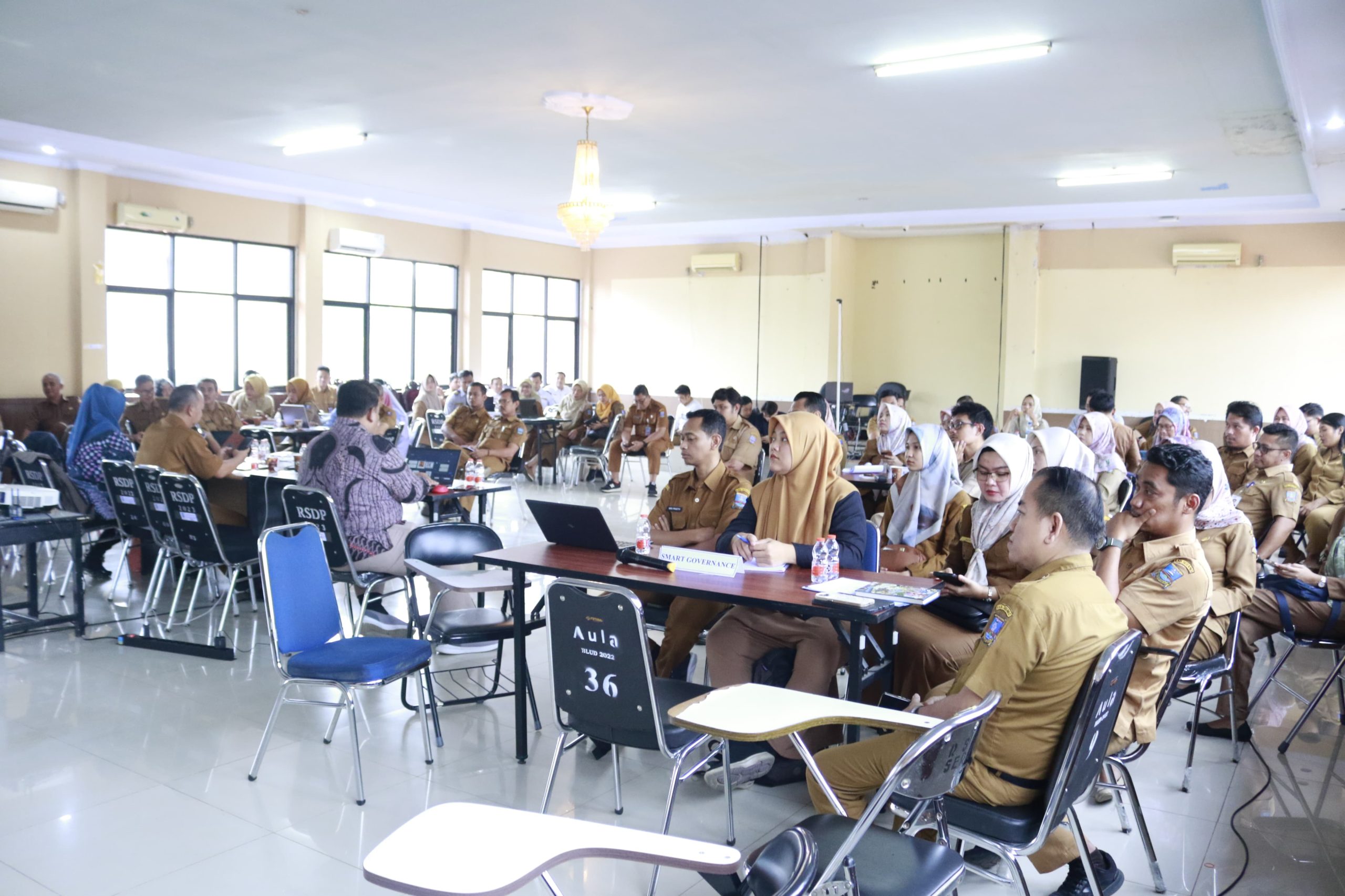 Diskominfosatik saat membahas smart city kabupaten serang.