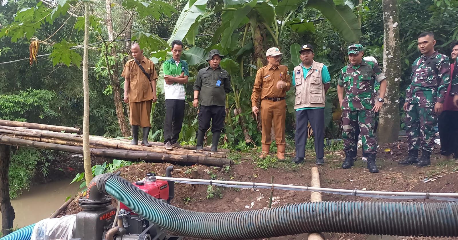 Agus M Tauchid Kepala Dinas Pertanian Banten Monitoring Program Irpom di Desa Gerudug