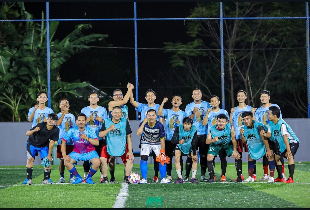 Achmad Herwandi dan Nur Agis Tanding Bola, Serukan Pilkada Kota Serang Supportif dan Gembira