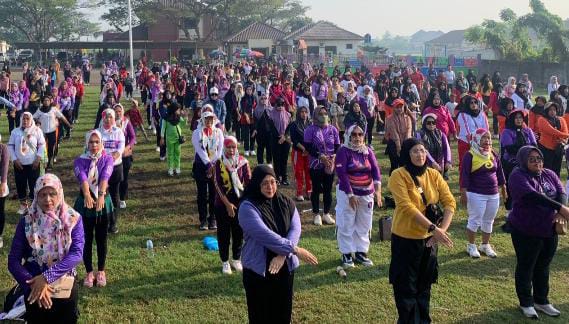 Intan Nurul Hikmah Senam bersama masyarakat Gunung Kaler.