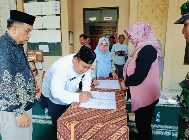 Sekmat Rifa'i Jabat Plt Camat Cimanuk, Dedi Taftajani Pindah ke Adbang Sekda Pandeglang