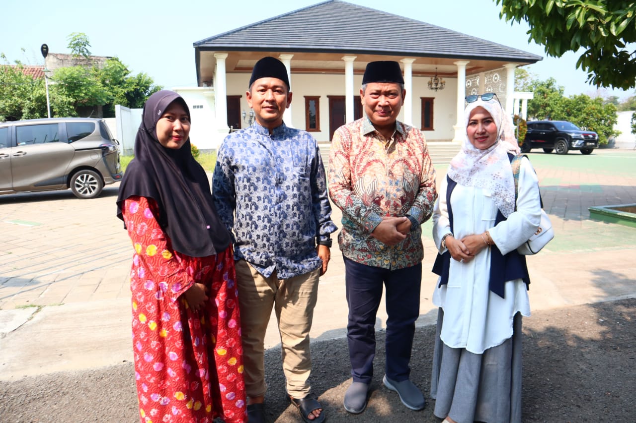 Muhammad Rizal saat foto bersama masyarakat.