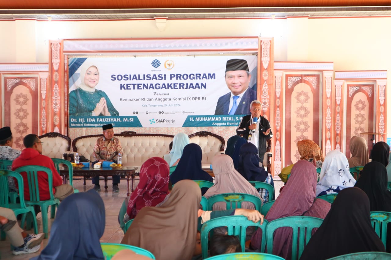 Triatmoko dari Kemnaker RI saat memaparkan materi sosialisasi program ketenagakerjaan.