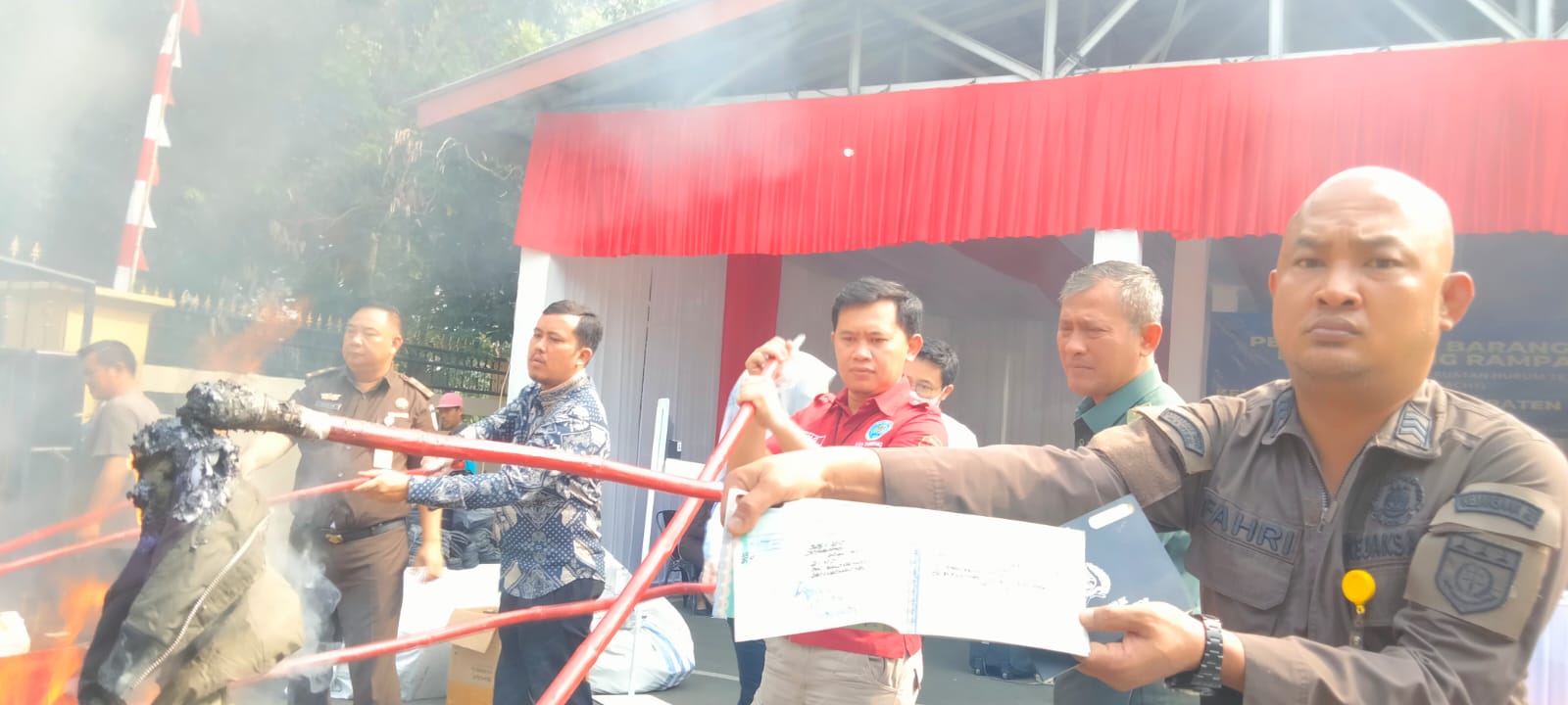 Pemusnahan barang bukti BPKB STNK Palsu, Eiger, Upal, HP, dan Obat Terlarang.