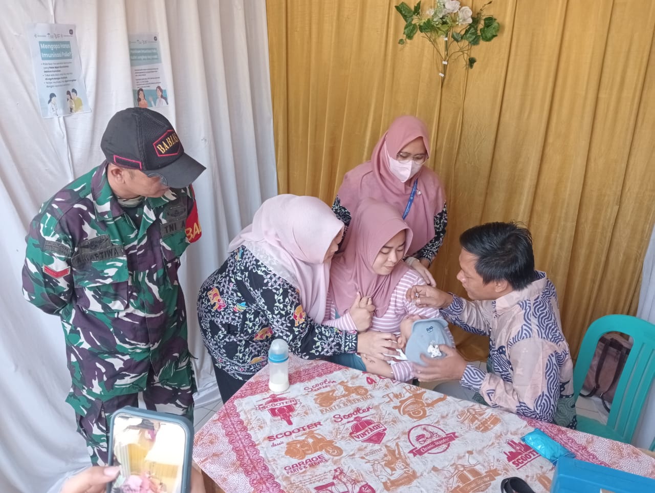 Kegiatan Imunisasi Polio di Kelurahan Juhut Karang Tanjung.