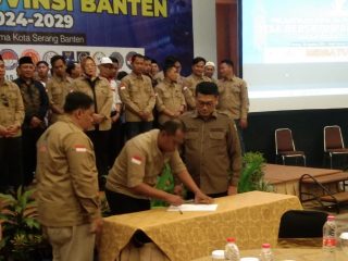 Ketum Desa Bersatu Lantik Pengurus DPD Banten Masa Bakti 2024–2029