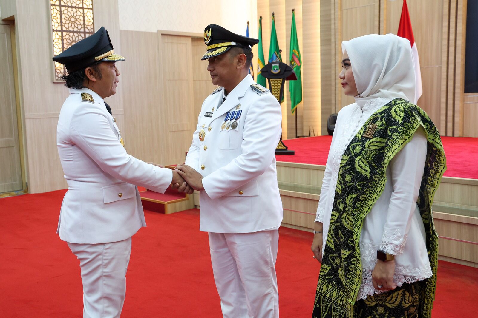 Pj Gubernur Banten Al Muktabar saat melantik Gunawan Rusminto sebagai Penjabat (Pj) Bupati Lebak.