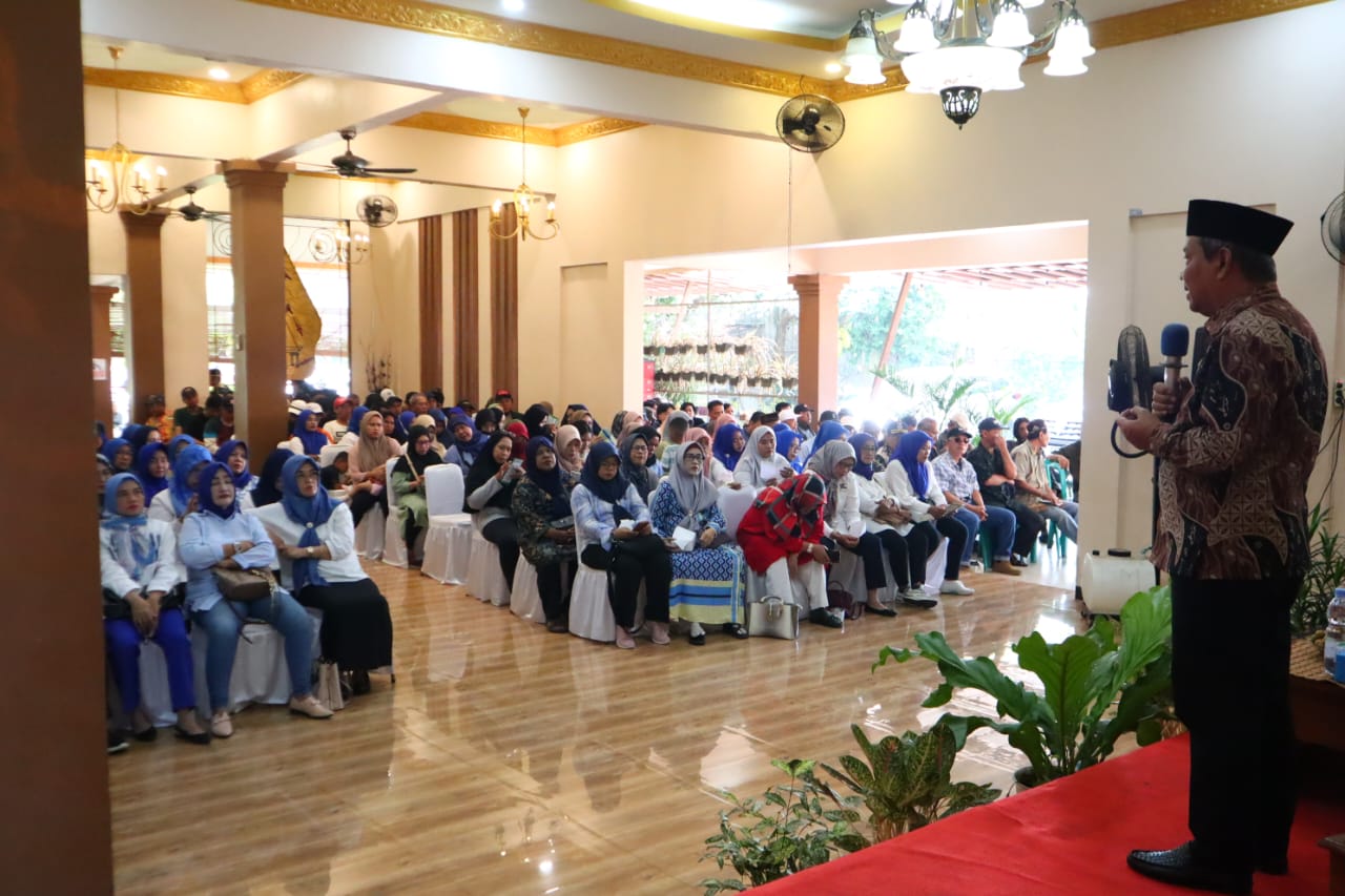 Muhammad Rizal Anggota DPR RI fraksi PAN saat menyampaikan materi sosialisasi program jaminan sosial.