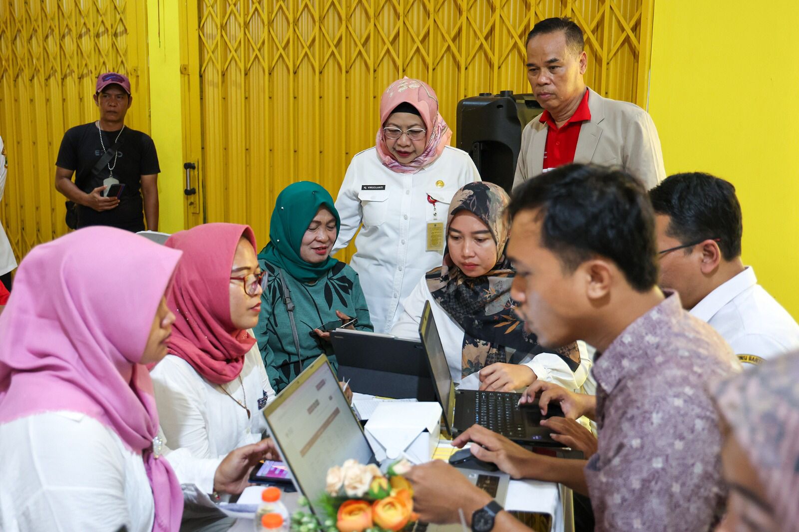 Muhammad Faisal DPRD Banten bersama DPMPTSP Sosialisasi perijinan berusaha.