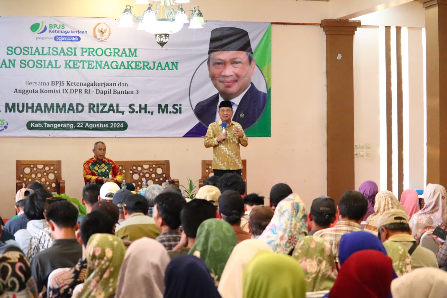 Legislator Muhammad Rizal saat menyampaikan materi sosialisasi program jaminan sosial.