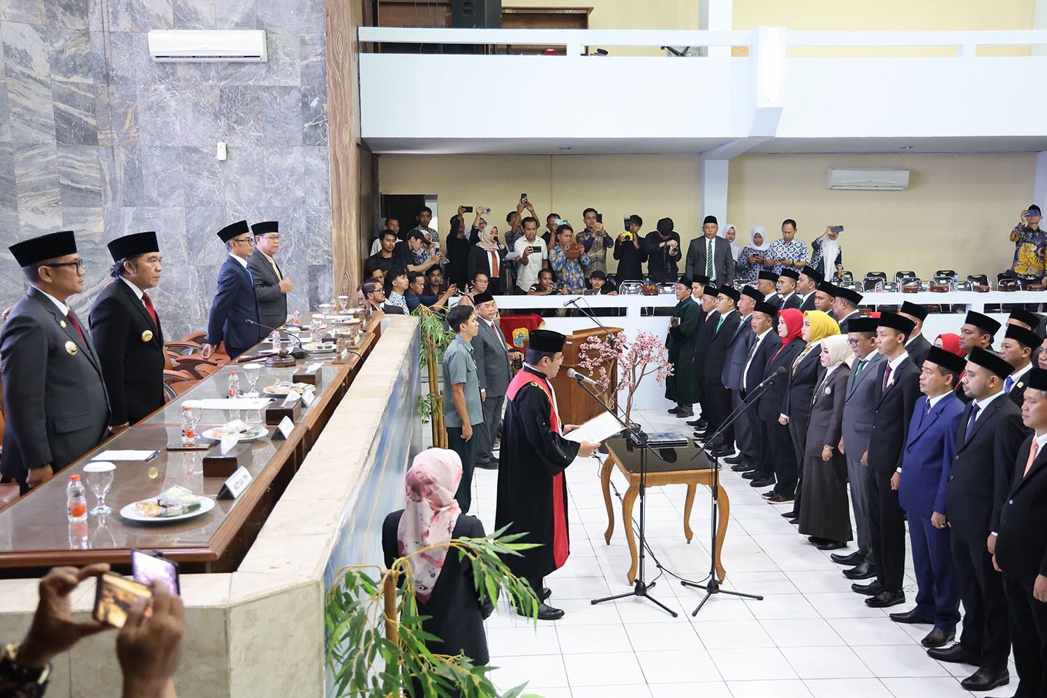 50 Anggota DPRD Lebak Resmi Dilantik, Pj Gubernur Banten Minta Tingkatkan Program SDM dan Potensi SDA