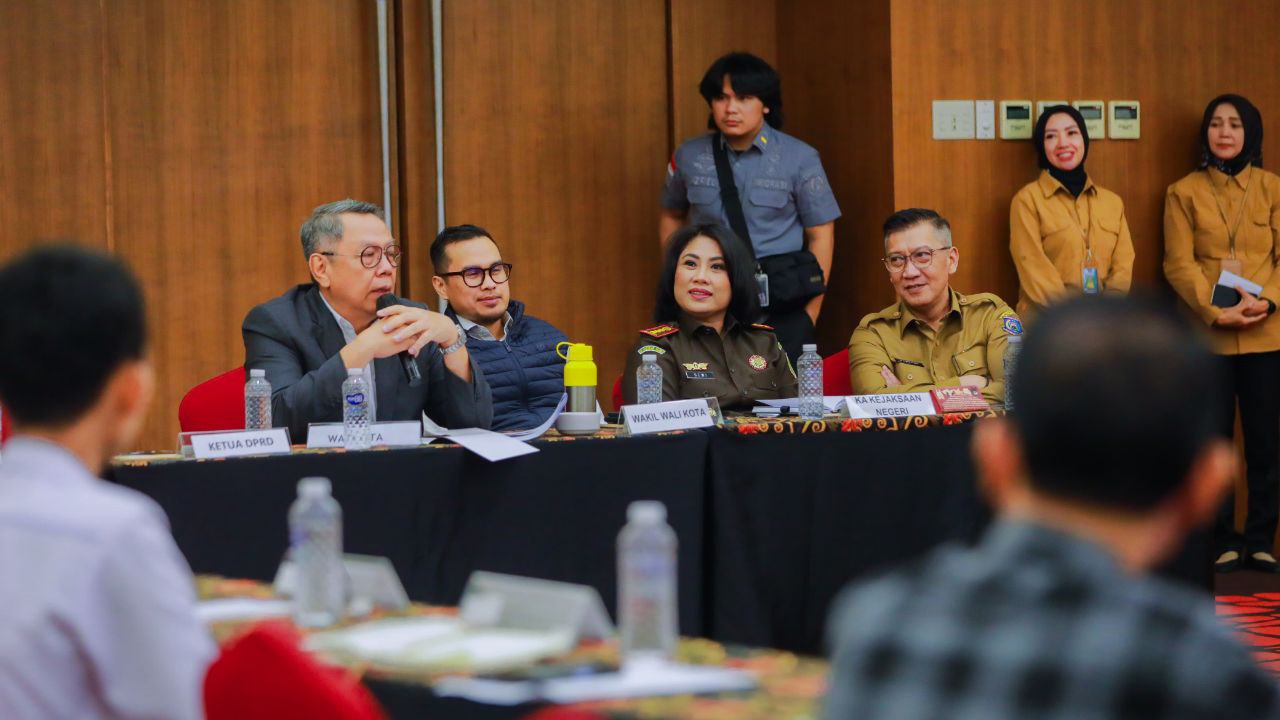 Walikota Benyamin saat memimpin Rapat Forum Komunikasi Pimpinan Daerah Tangsel.