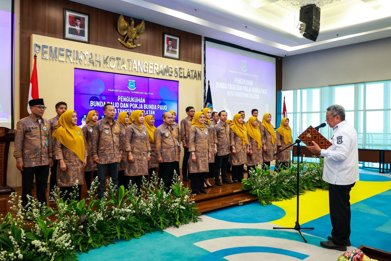 Walikota Benyamin saat mengukuhkan Pokja Bunda PAUD Tangsel.