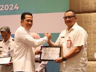 Hendri Hermawan Kadis DTRB Kabupaten Tangerang Raih Penghargaan Gemilang Financial Award