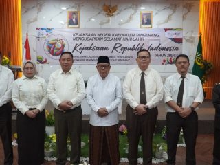 Jaksa Kabupaten Tangerang Bersama KH. M. Ues Nawawi Gofar, Ketua MUI Kabupaten Tangerang.