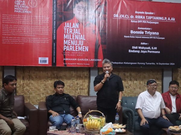 Ribka Tjiptaning dan Bonnie Triyana Memuji Abraham Garuda Laksono Launching Buku Jadi Inpirasi Milenial