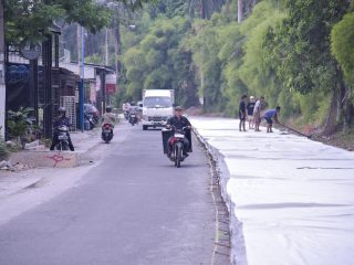 Jalan Beton di Villa Pamulang.