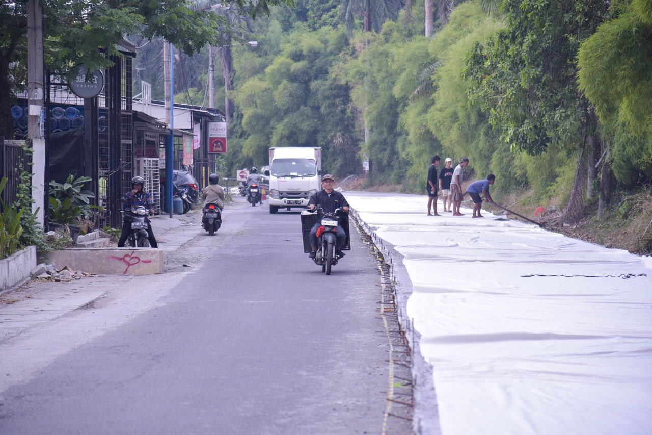 Jalan Beton di Villa Pamulang.